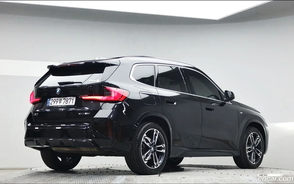 BMW X1 xDrive 20i M 2023 — миниатюра 4
