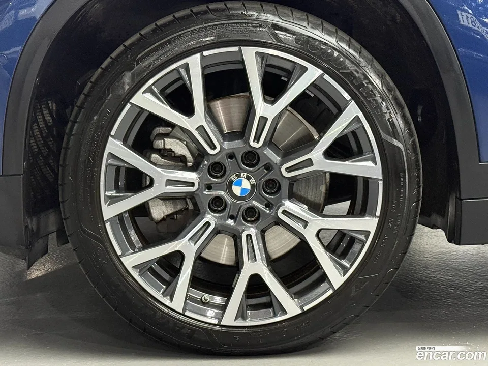 BMW X1 xDrive 20i xLine 2022 — миниатюра 2