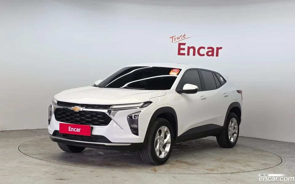 Chevrolet Trax Crossover 1.2 LT 2024 — photo 1, buy with delivery to Moscow