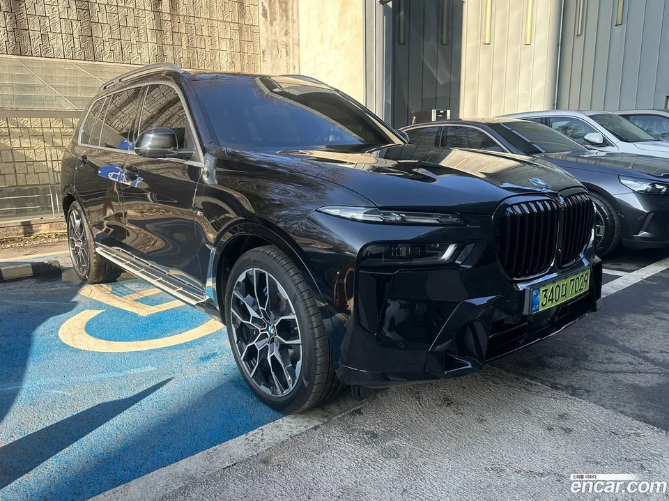 BMW X7 xDrive 40i M 6 2025 — фото 1, купить с доставкой в Москву