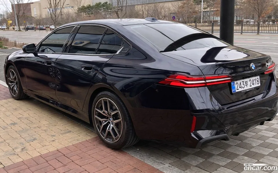 BMW 5 Series 520i M 2026 — миниатюра 2