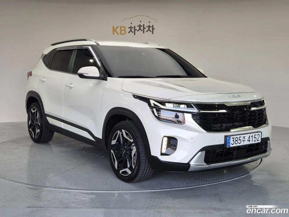 Kia Seltos 1.6 2WD 2023 — фото 1, купить с доставкой в Москву