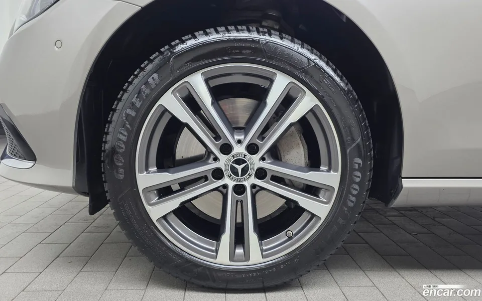 Mercedes-Benz E-Class E350 4MATIC 2022 — миниатюра 2