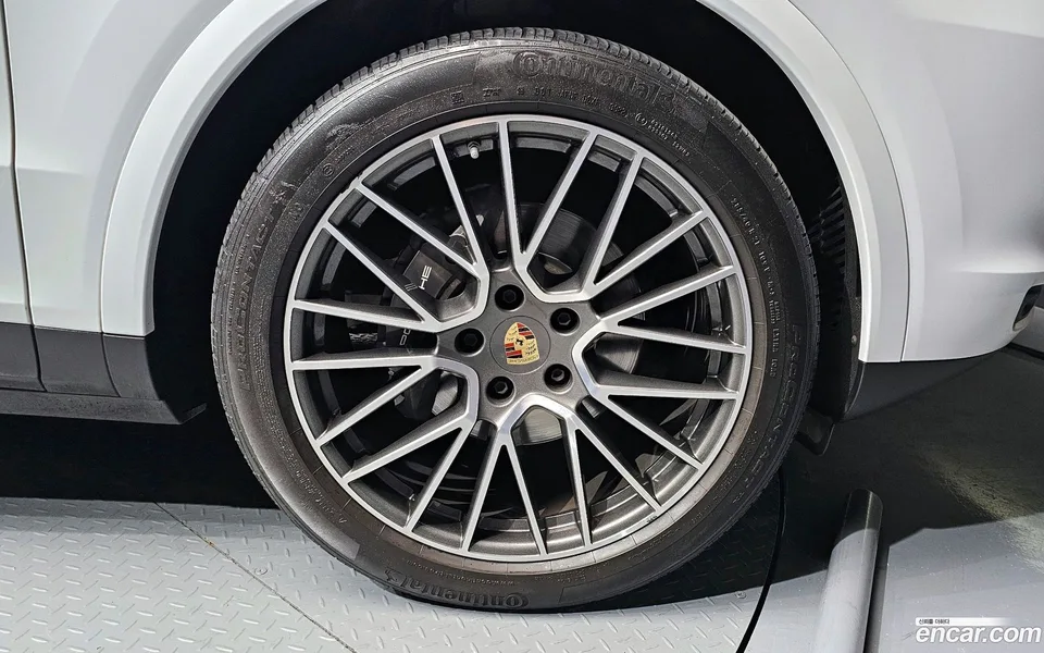 Porsche Cayenne 3.0 2023 — миниатюра 2