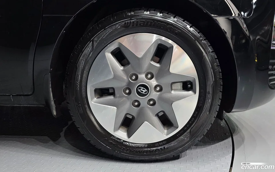 Hyundai Staria 9 2022 — миниатюра 2