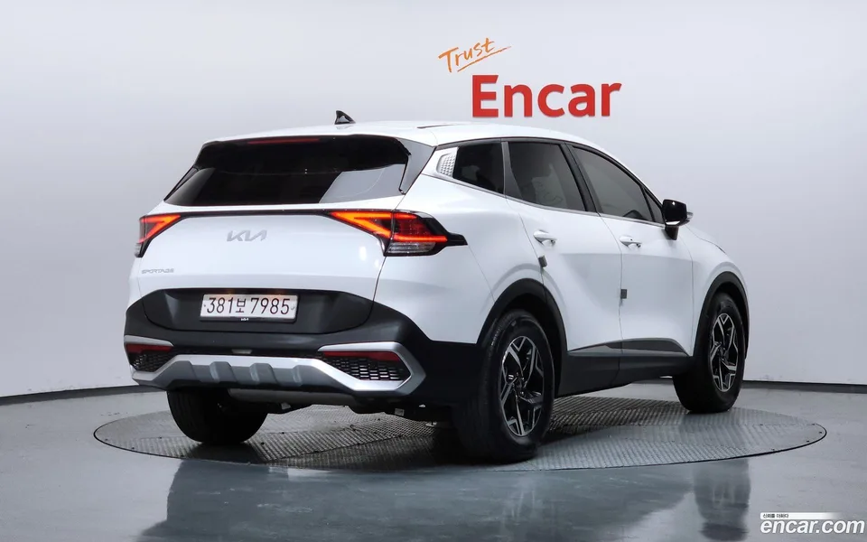 Kia Sportage 1.6 2WD 2023 — миниатюра 2