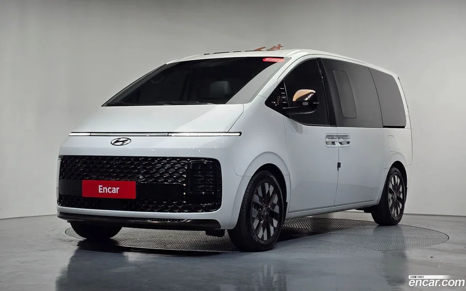 Hyundai Staria 4WD 9 2023 — фото 1, купить с доставкой в Москву