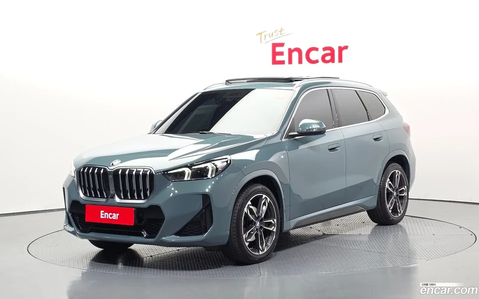 BMW X1 xDrive 20i M 2023 — фото 1, купить с доставкой в Москву
