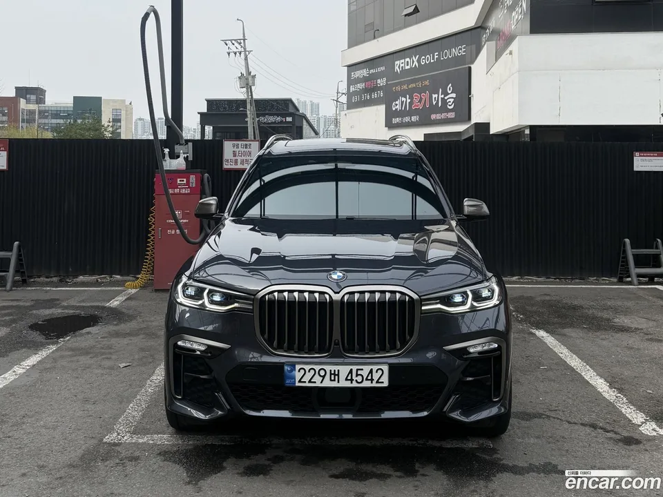 BMW X7 M50i 6 2022 — фото 1, купить с доставкой в Москву