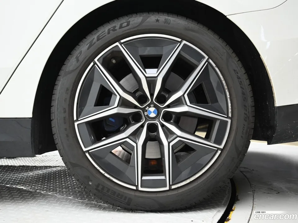 BMW 5 Series 520i M 2024 — миниатюра 2
