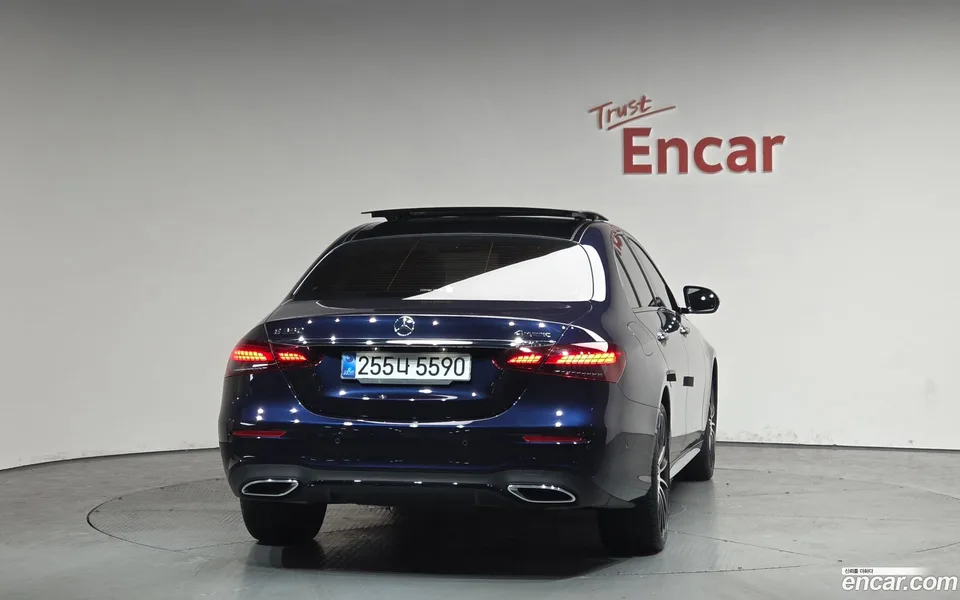 Mercedes-Benz E-Class E350 4MATIC AMG Line 2023 — миниатюра 4