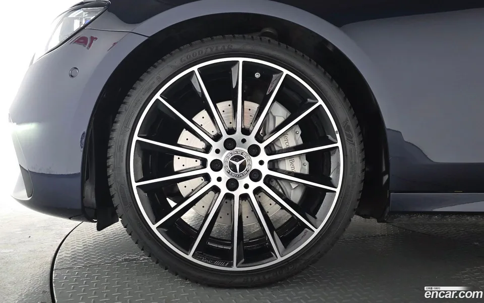 Mercedes-Benz E-Class E350 4MATIC AMG Line 2023 — миниатюра 2