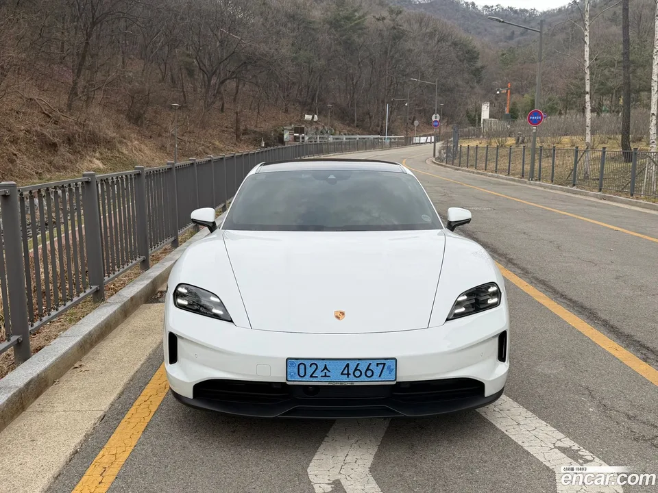Porsche Taycan 2024 — миниатюра 3