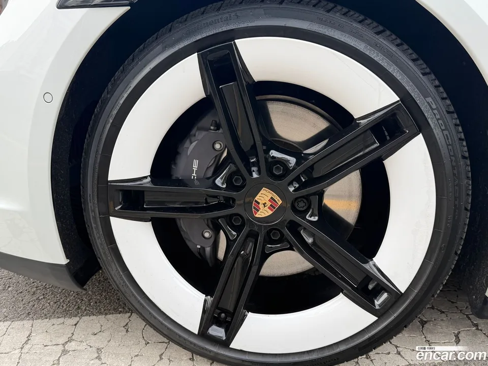Porsche Taycan 2024 — миниатюра 5
