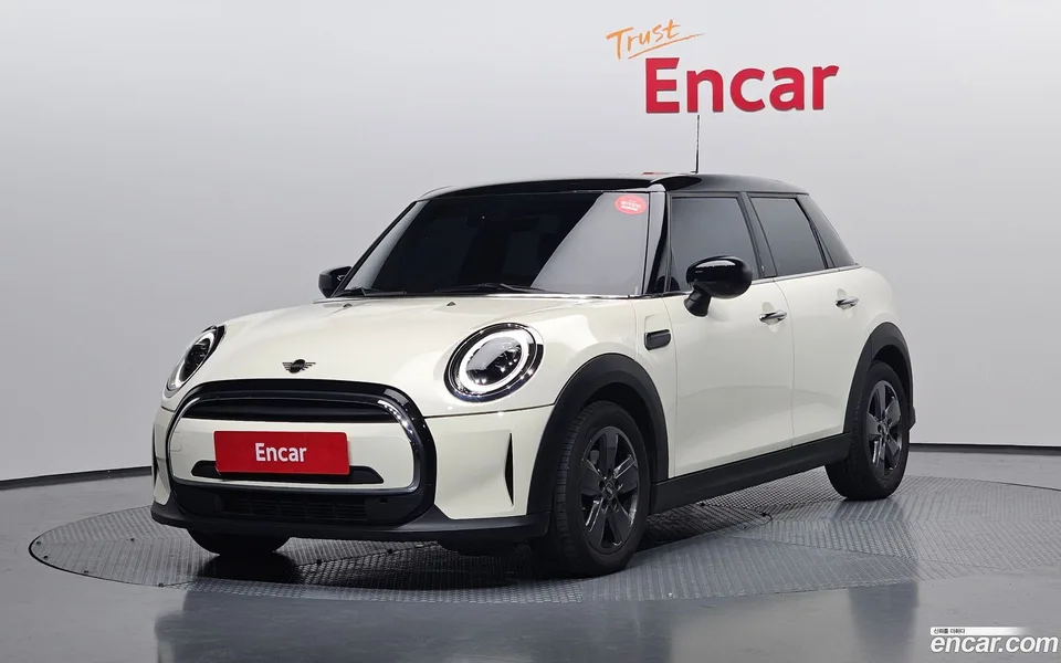 MINI Cooper 5 2022 — фото 1, купить с доставкой в Москву