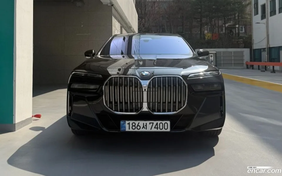 BMW 7 Series 740d xDrive M 2024 — миниатюра 3