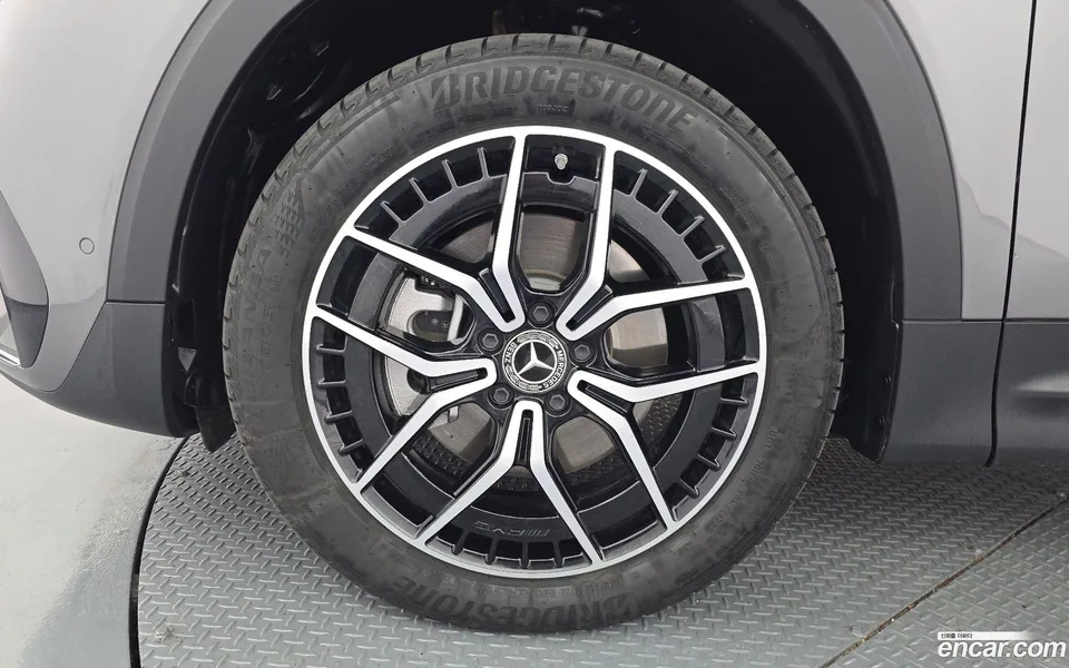 Mercedes-Benz EQB EQB300 4MATIC AMG 2023 — миниатюра 2