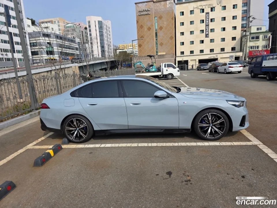 BMW 5 Series 530i xDrive M 2025 — миниатюра 3