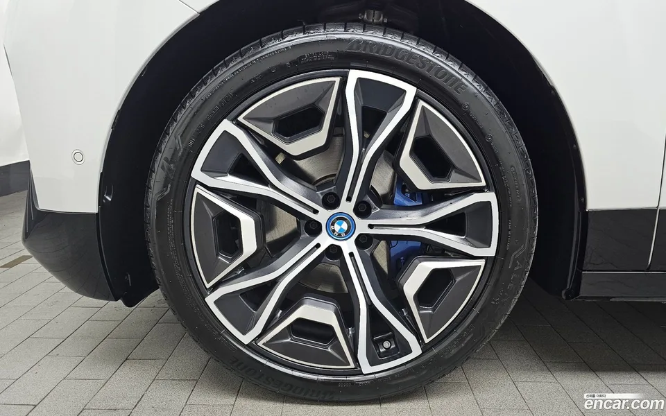 BMW iX xDrive M60 2024 — миниатюра 5