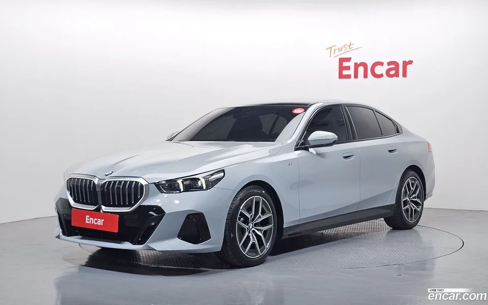 BMW 5 Series 520i M 2025 — фото 1, купить с доставкой в Москву