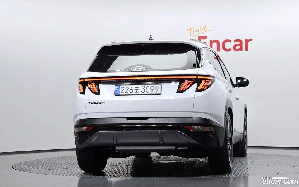 Hyundai Tucson Hybrid 2WD 2023 — миниатюра 4