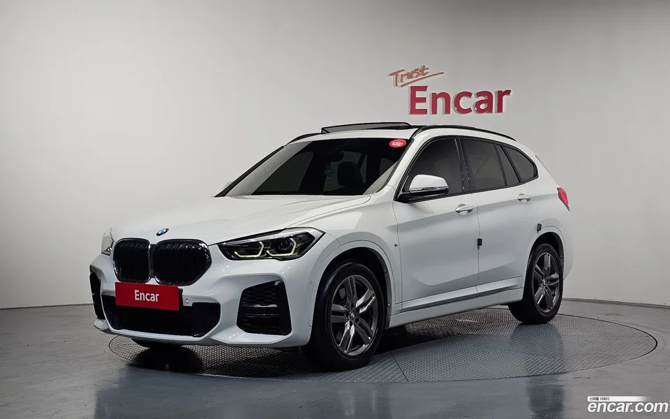 BMW X1 xDrive 20i M 2022 — фото 1, купить с доставкой в Москву