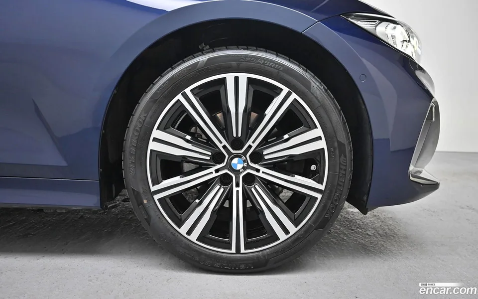 BMW 3 Series 320i 2025 — миниатюра 2