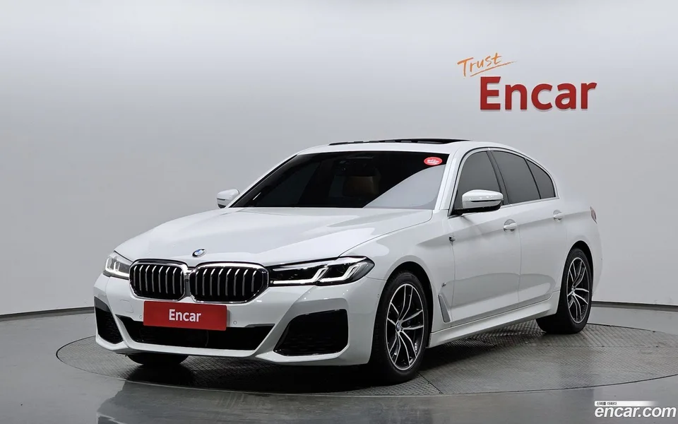 BMW 5 Series 520i M 2023 — фото 1, купить с доставкой в Москву