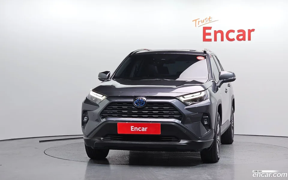 Toyota RAV4 2.5 2WD XLE 2023 — миниатюра 3