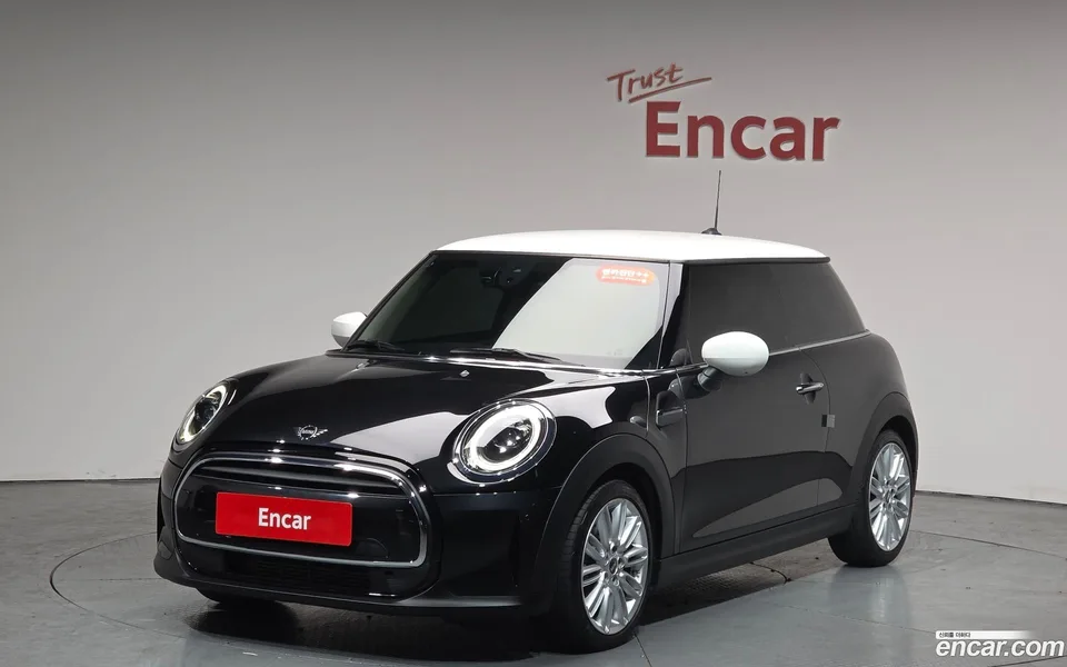 MINI Cooper 2022 — фото 1, купить с доставкой в Москву