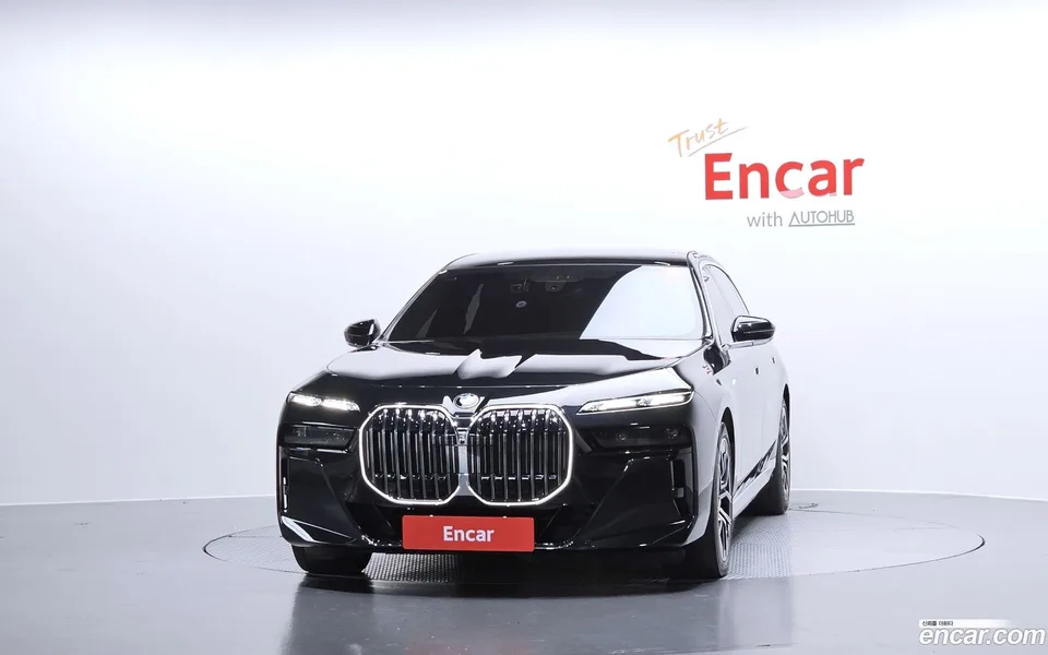 BMW 7 Series 740i xDrive M 2024 — миниатюра 3
