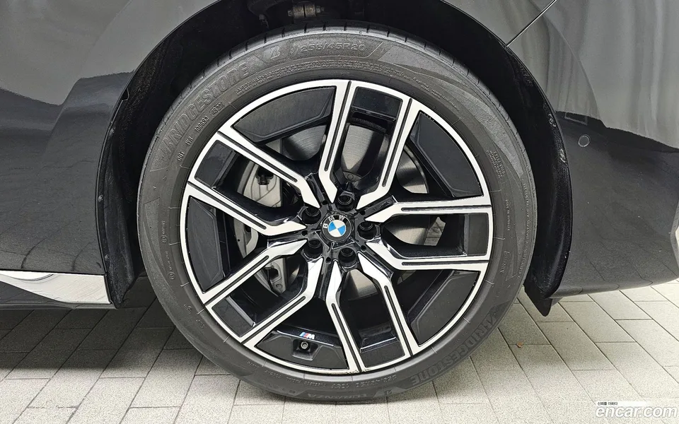 BMW 7 Series 740i xDrive M 2024 — миниатюра 5