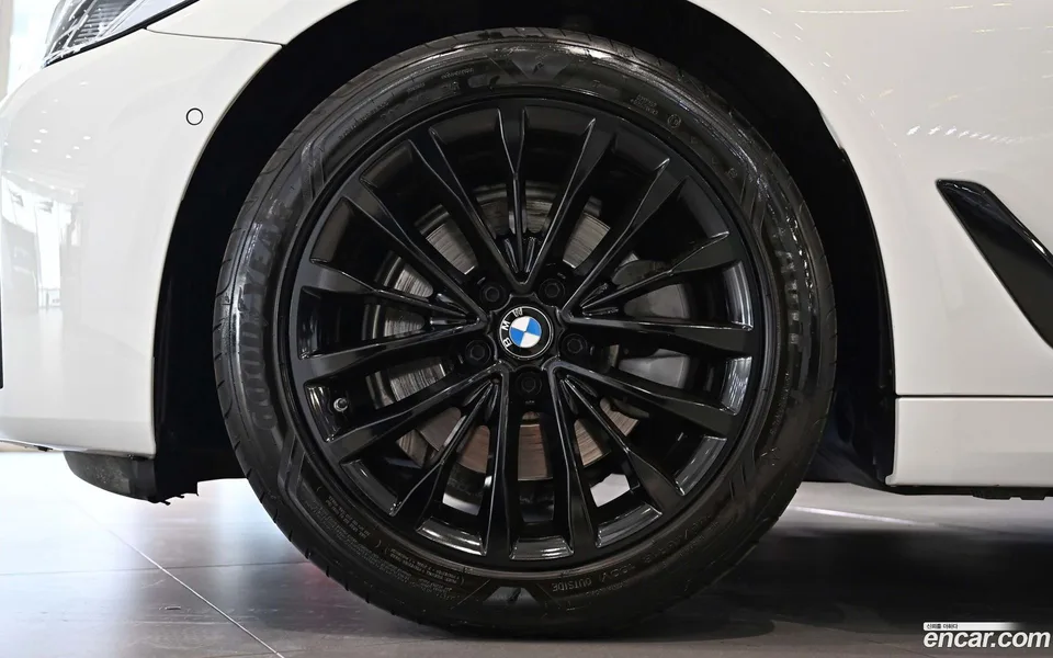 BMW 5 Series 520i 2023 — миниатюра 2