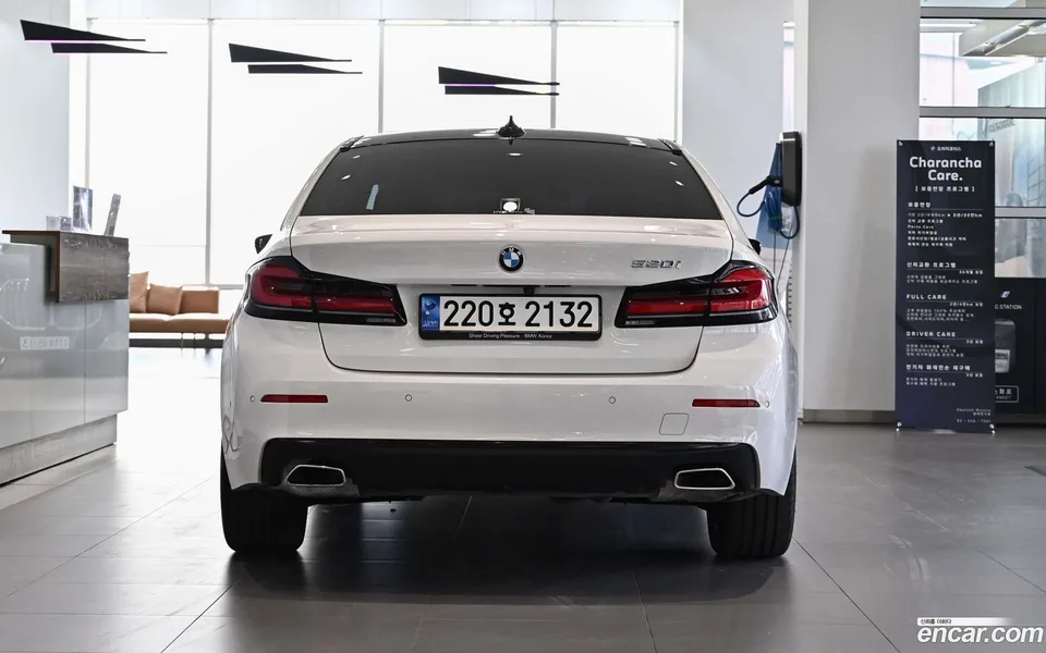 BMW 5 Series 520i 2023 — миниатюра 4