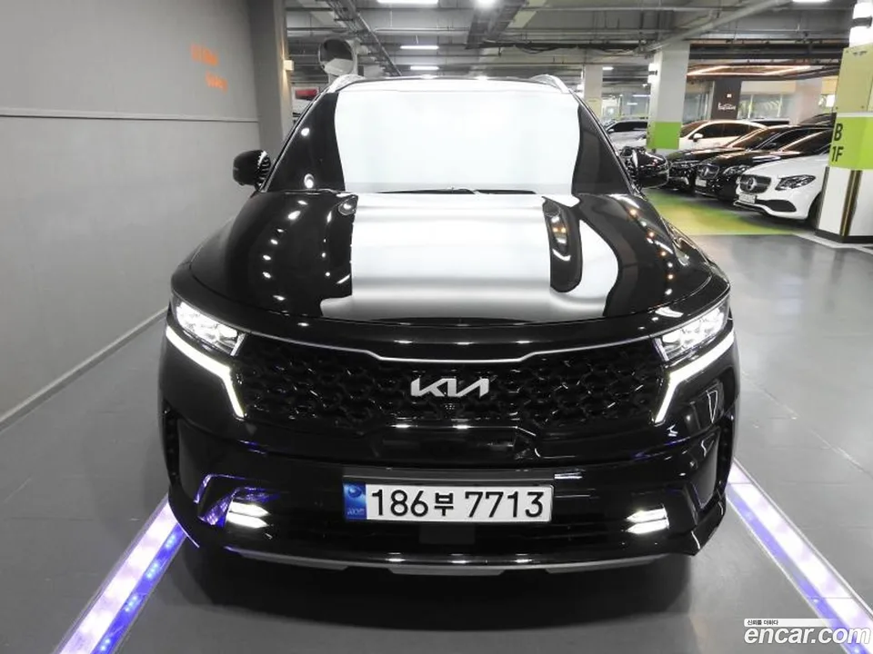 Kia Sorento 2.5T 2WD 2023 — фото 1, купить с доставкой в Москву