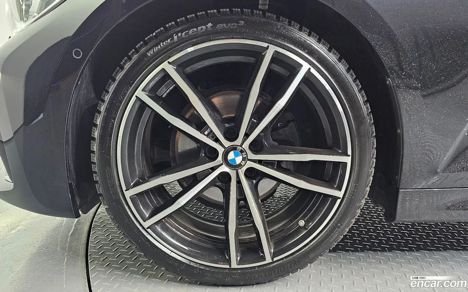 BMW 3 Series 320i M 2022 — миниатюра 2