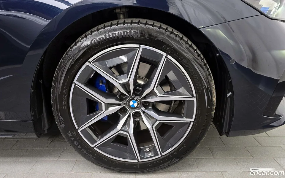 BMW 5 Series 520i M 2024 — миниатюра 2
