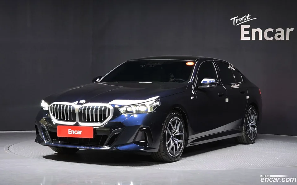 BMW 5 Series 520i M 2024 — фото 1, купить с доставкой в Москву