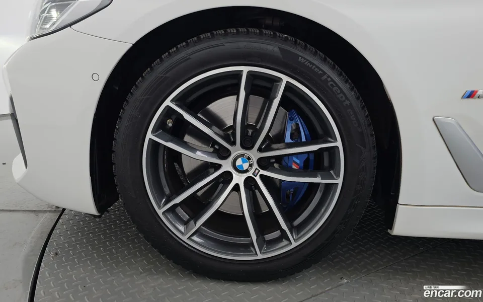 BMW 5 Series 520i M 2023 — миниатюра 5