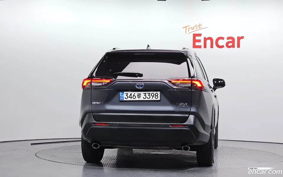 Toyota RAV4 2.5 2WD XLE 2023 — миниатюра 4