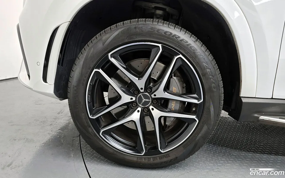 Mercedes-Benz GLE-Class AMG GLE53 4MATIC+ 2022 — миниатюра 5