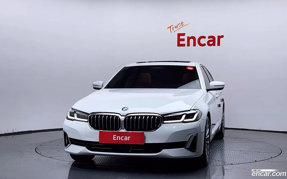 BMW 5 Series 520i 2022 — миниатюра 3
