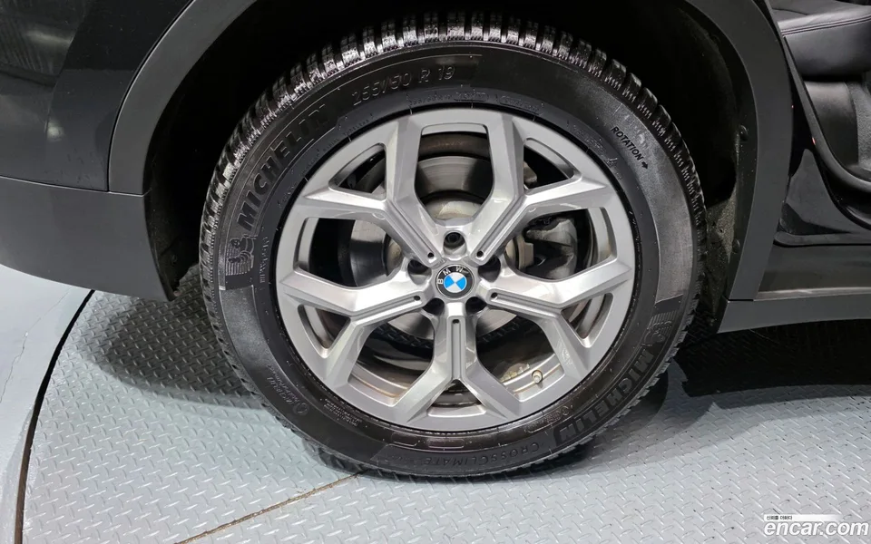 BMW X4 xDrive20i xLine 2023 — миниатюра 2