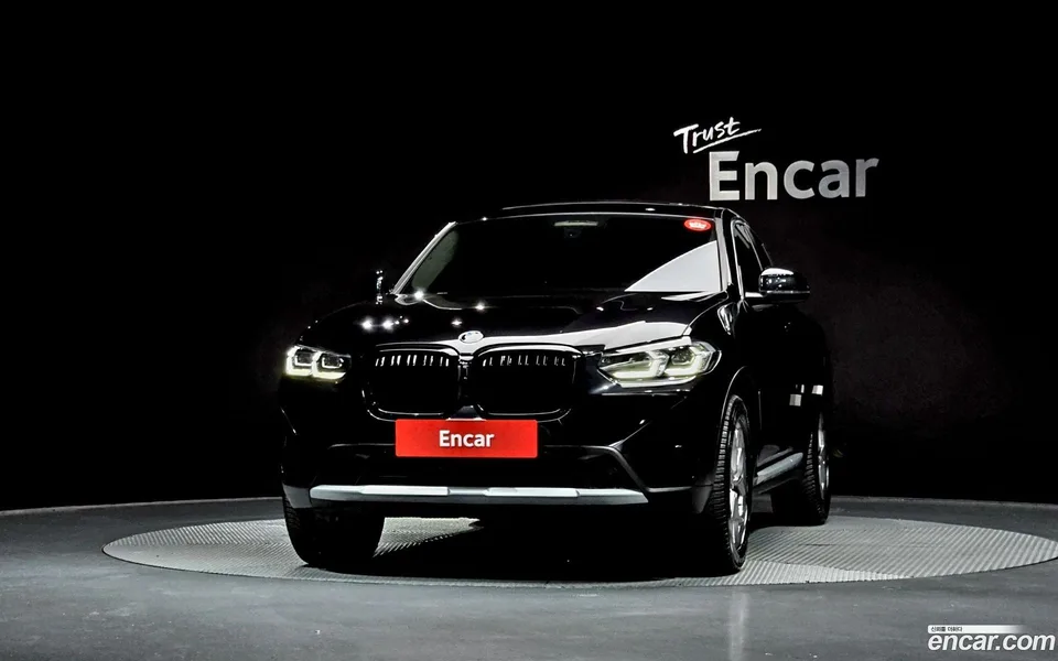 BMW X4 xDrive20i xLine 2023 — миниатюра 3