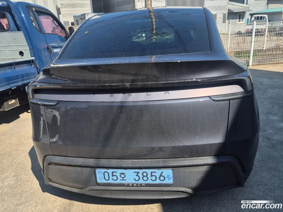 Tesla Model Y RWD 2025 — миниатюра 2