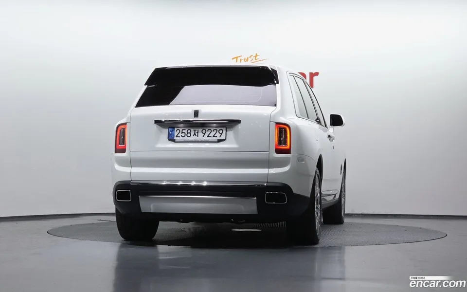 Rolls-Royce Cullinan 6.7 V12 2023 — миниатюра 4