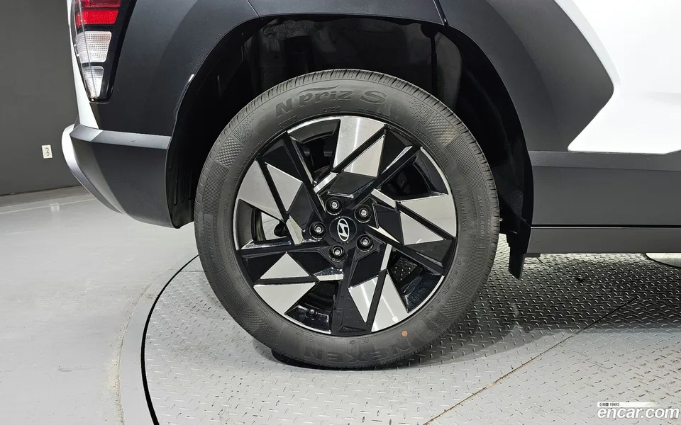 Hyundai Kona 1.6 2WD 2024 — миниатюра 2