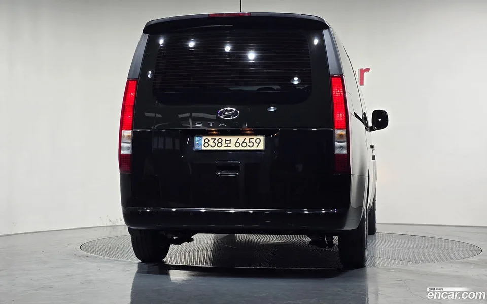 Hyundai Staria 5 2023 — миниатюра 4