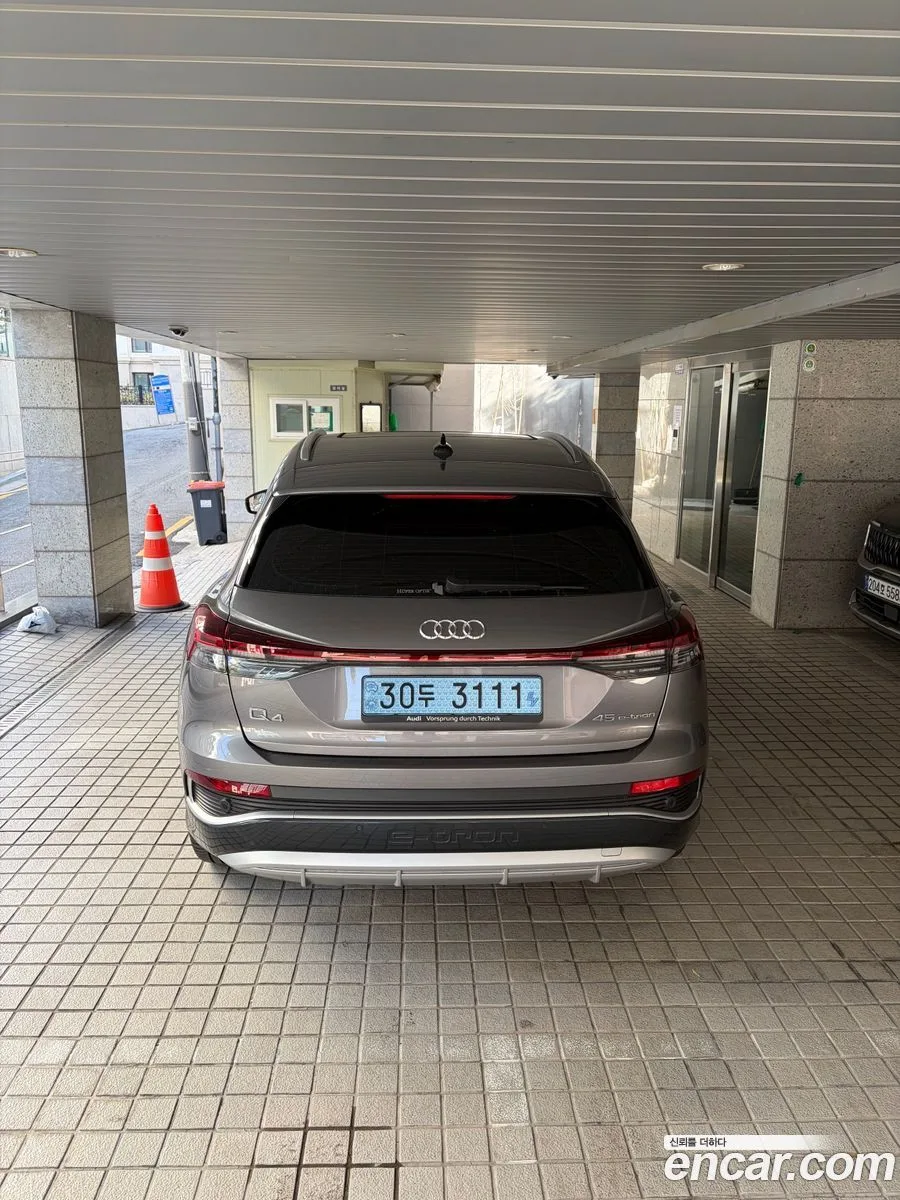 Audi Q4 e-tron 45 2025 — миниатюра 4