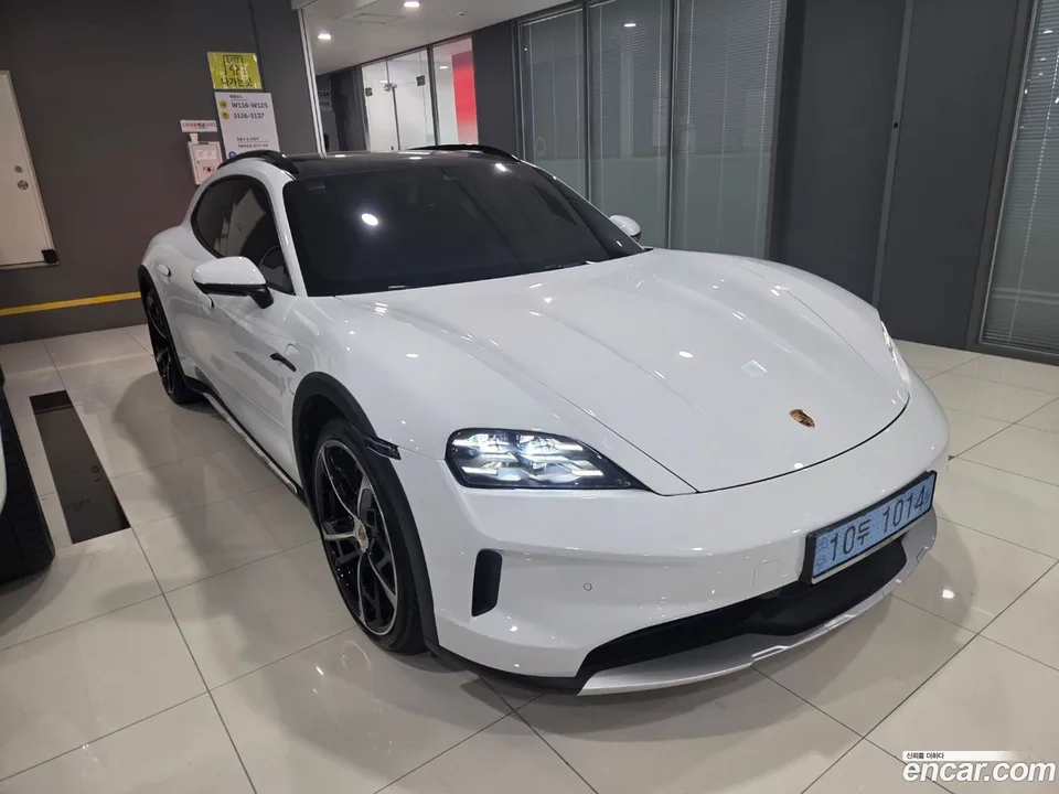 Porsche Taycan 4 2025 — миниатюра 3